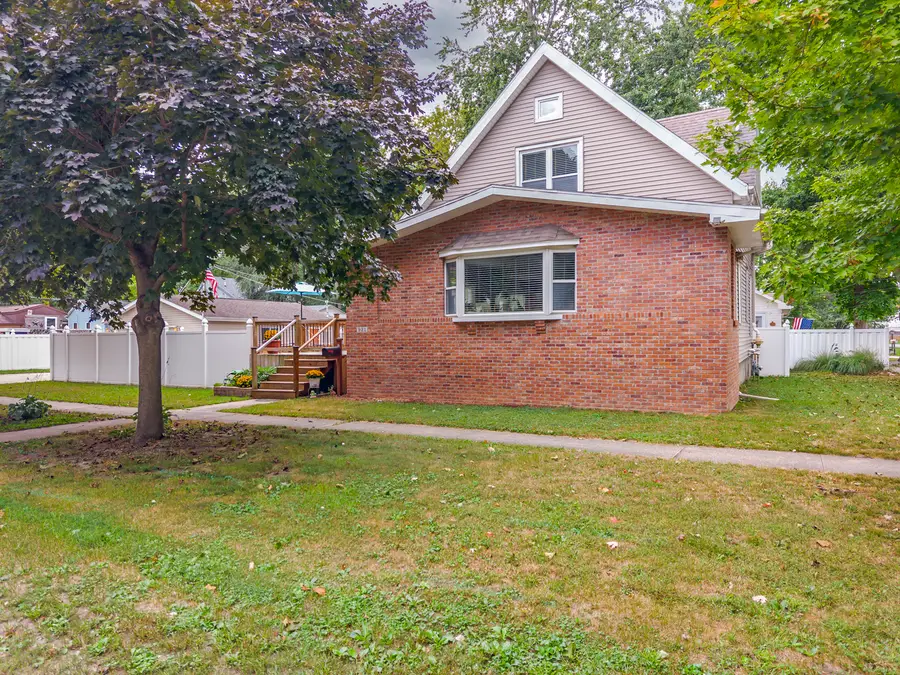 921 N Plum Street, Pontiac, IL 61764 - #2