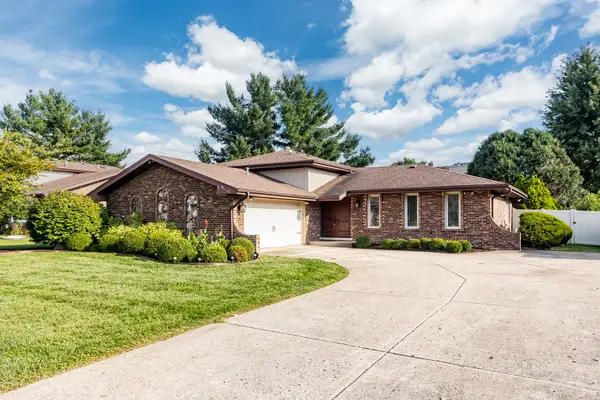 16W751 90th Street, Willowbrook, IL 60527