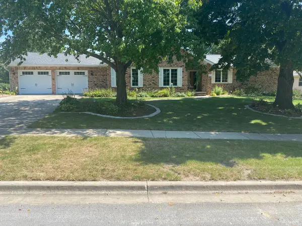 17 Pendleton Way, Bloomington, IL 61704
