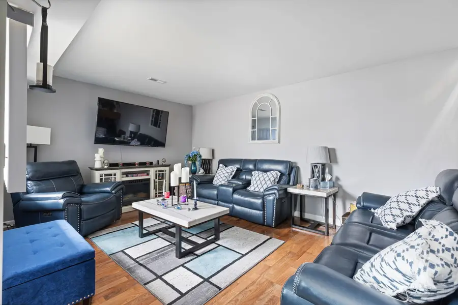 17 Fernwood Drive #E, Bolingbrook, IL 60440 - #3