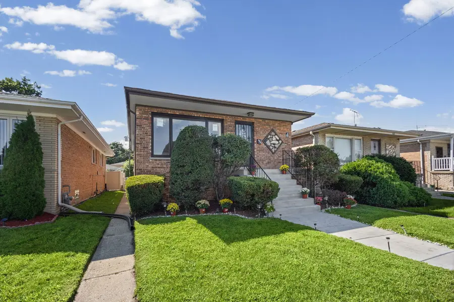 658 Hoxie Avenue, Calumet City, IL 60409 - #2