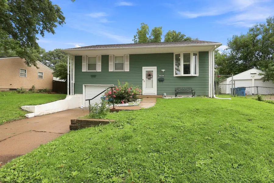 3916 8th Street, East Moline, IL 61244 - #3