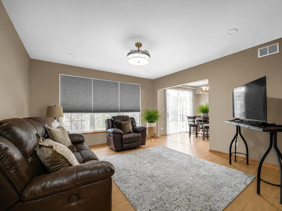 16612 Knottingwood Avenue, Oak Forest, IL 60452 - #3