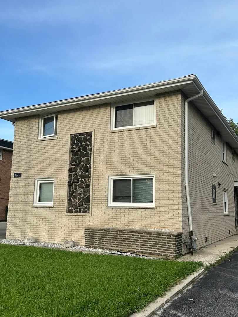 7645 S Roberts Road, Bridgeview, IL 60455 - #1
