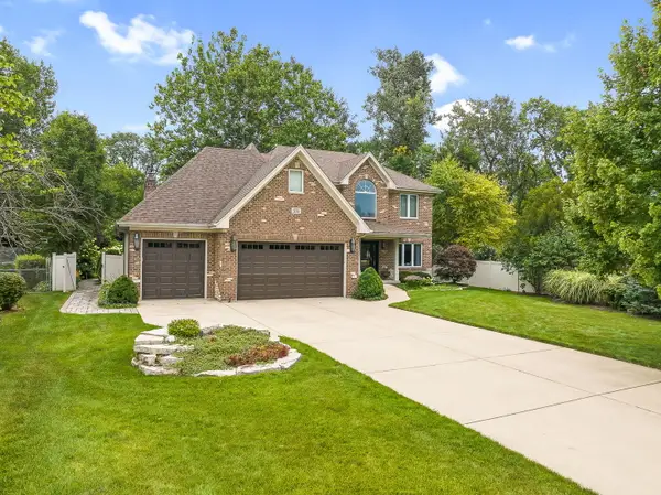 331 Brookside Circle, Wheaton, IL 60187