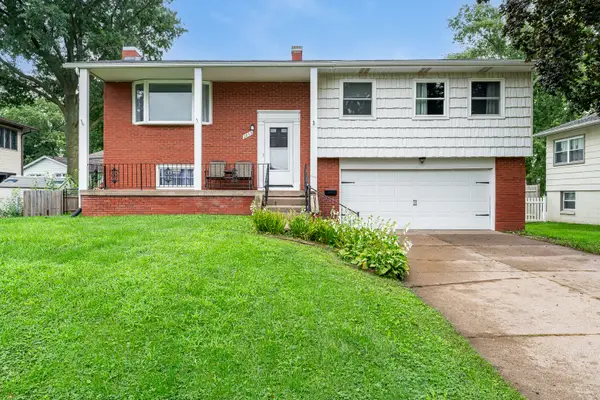 2853 Forest Road, Davenport, IA 52803