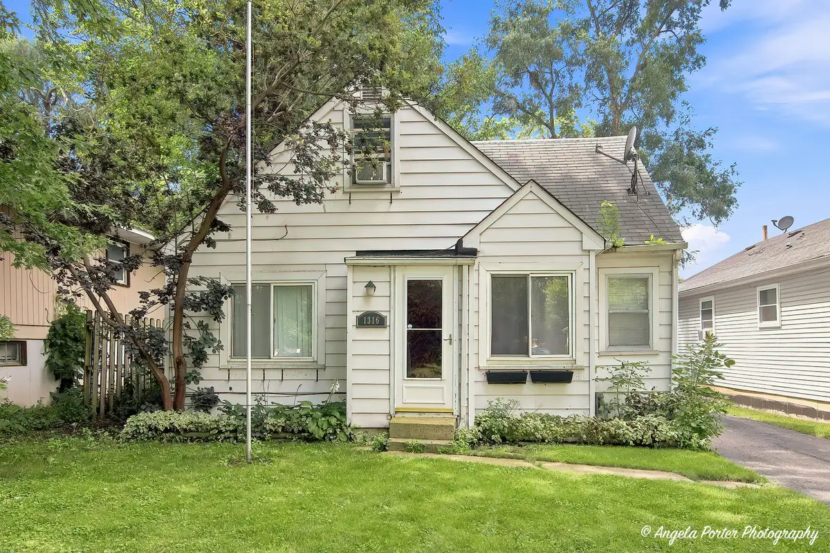 1316 N Poplar Avenue, Round Lake Beach, IL 60073 - #1