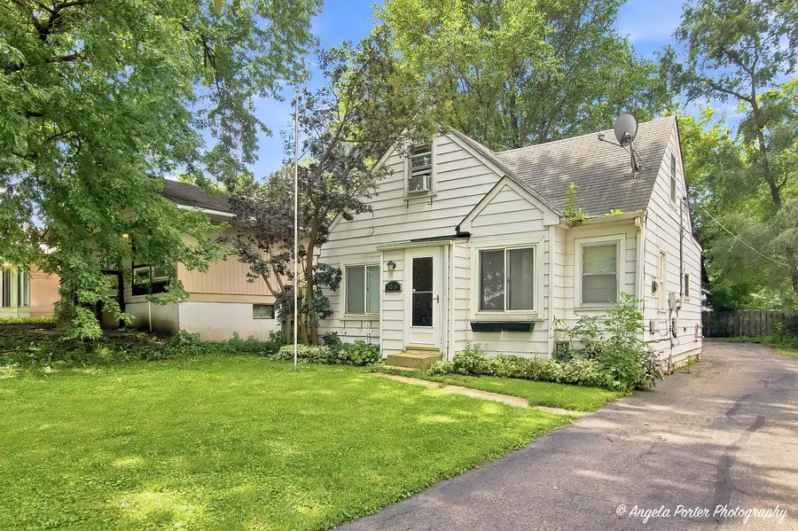 1316 N Poplar Avenue, Round Lake Beach, IL 60073 - #2