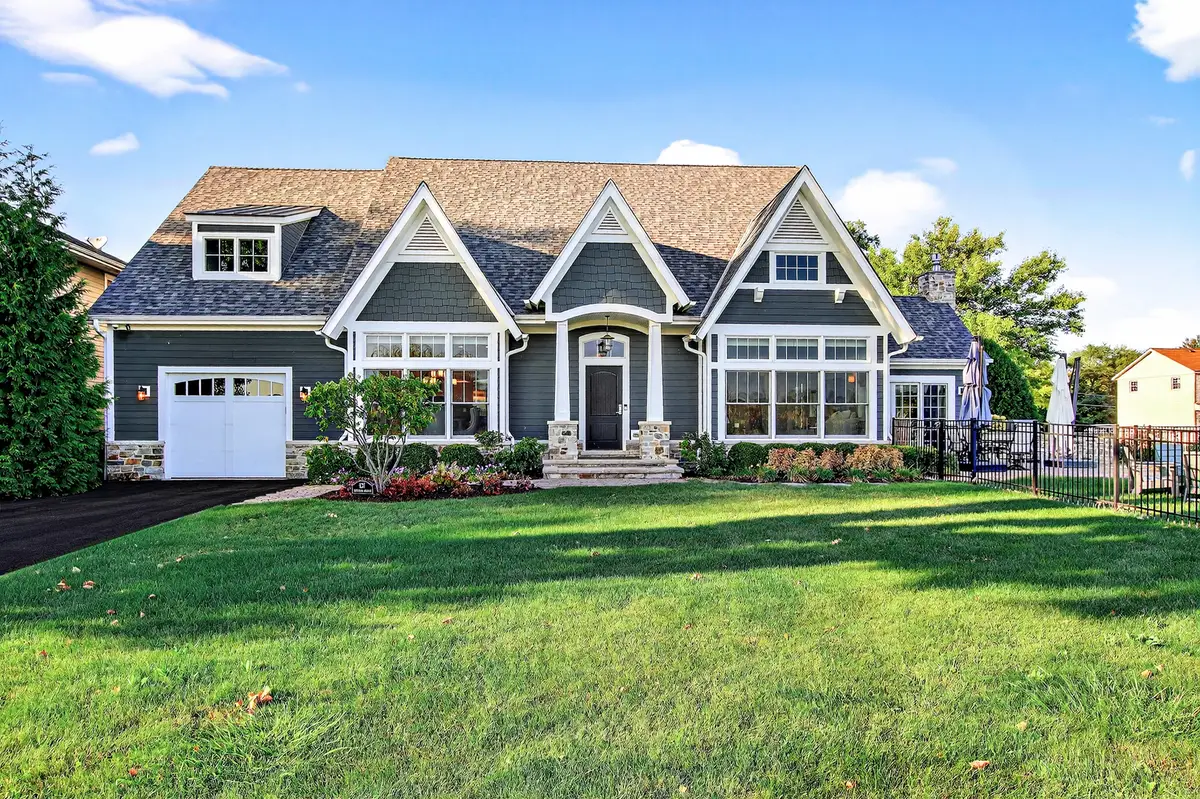 827 Edgewater Parkway, Wauconda, IL 60084 - #1