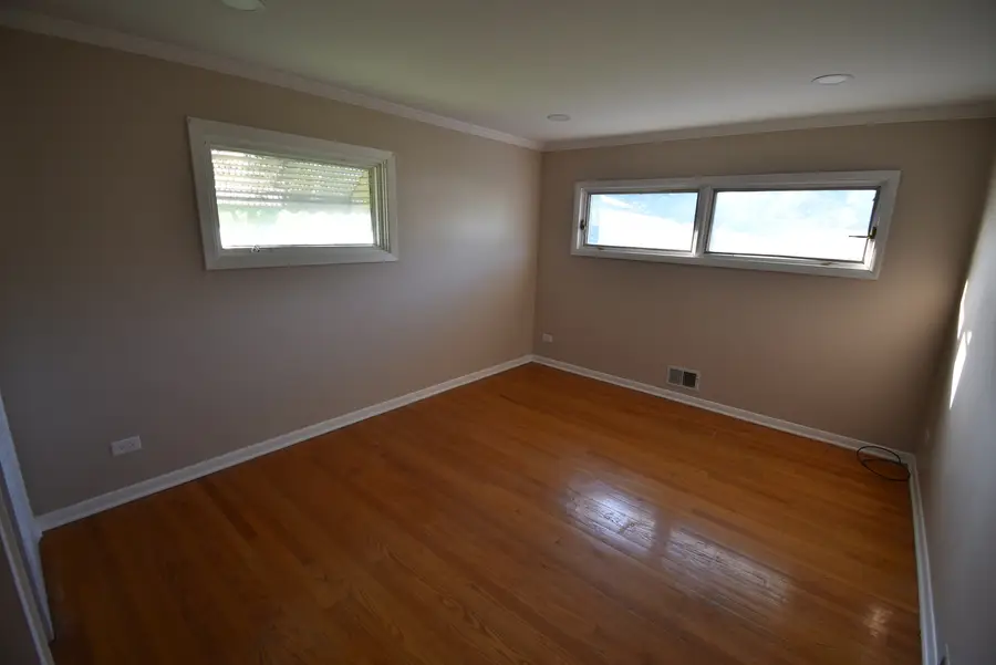 907 S Elmhurst Road, Mount Prospect, IL 60056 - #3