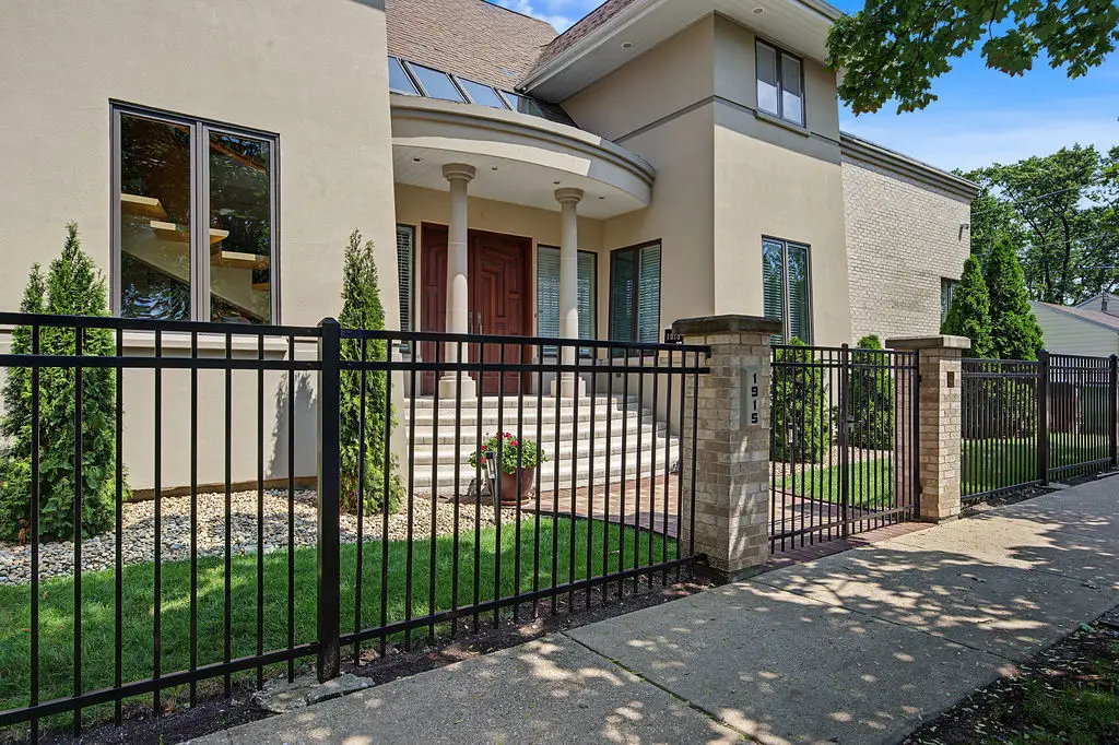 1915 S Washington Avenue, Park Ridge, IL 60068 - #1