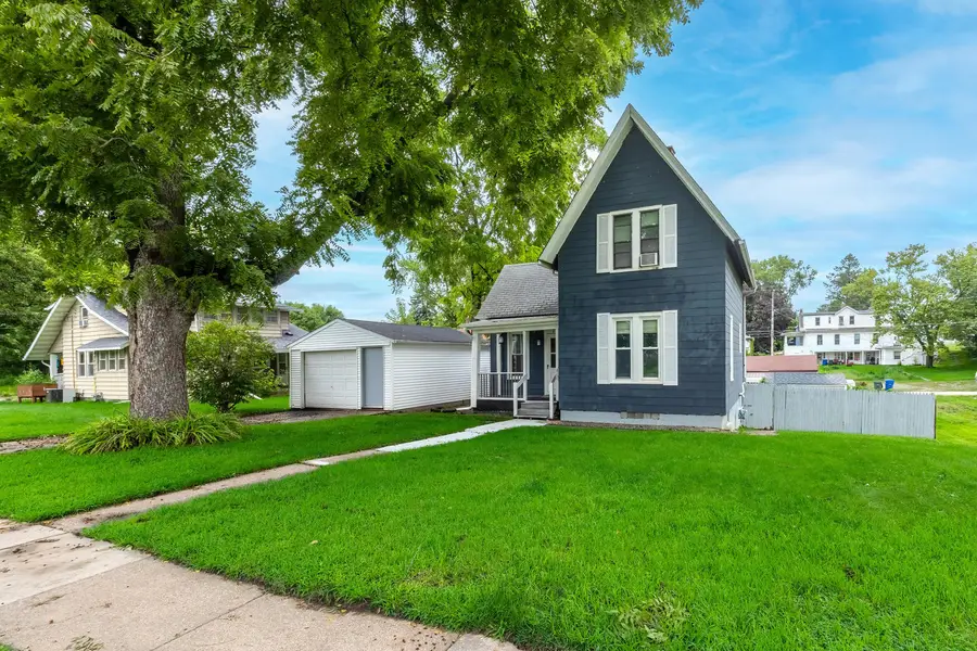 1550 W 15th Street, Davenport, IA 52804 - #2