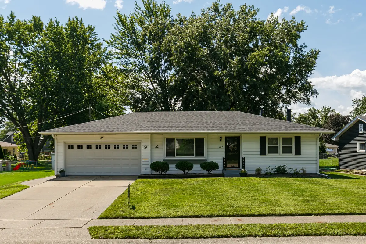 2115 W 38th Place, Davenport, IA 52806 - #1
