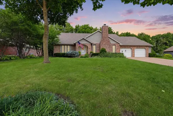 2105 Berrywood Lane, Bloomington, IL 61704