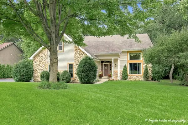 3425 Burr Oak Lane, Island Lake, IL 60042