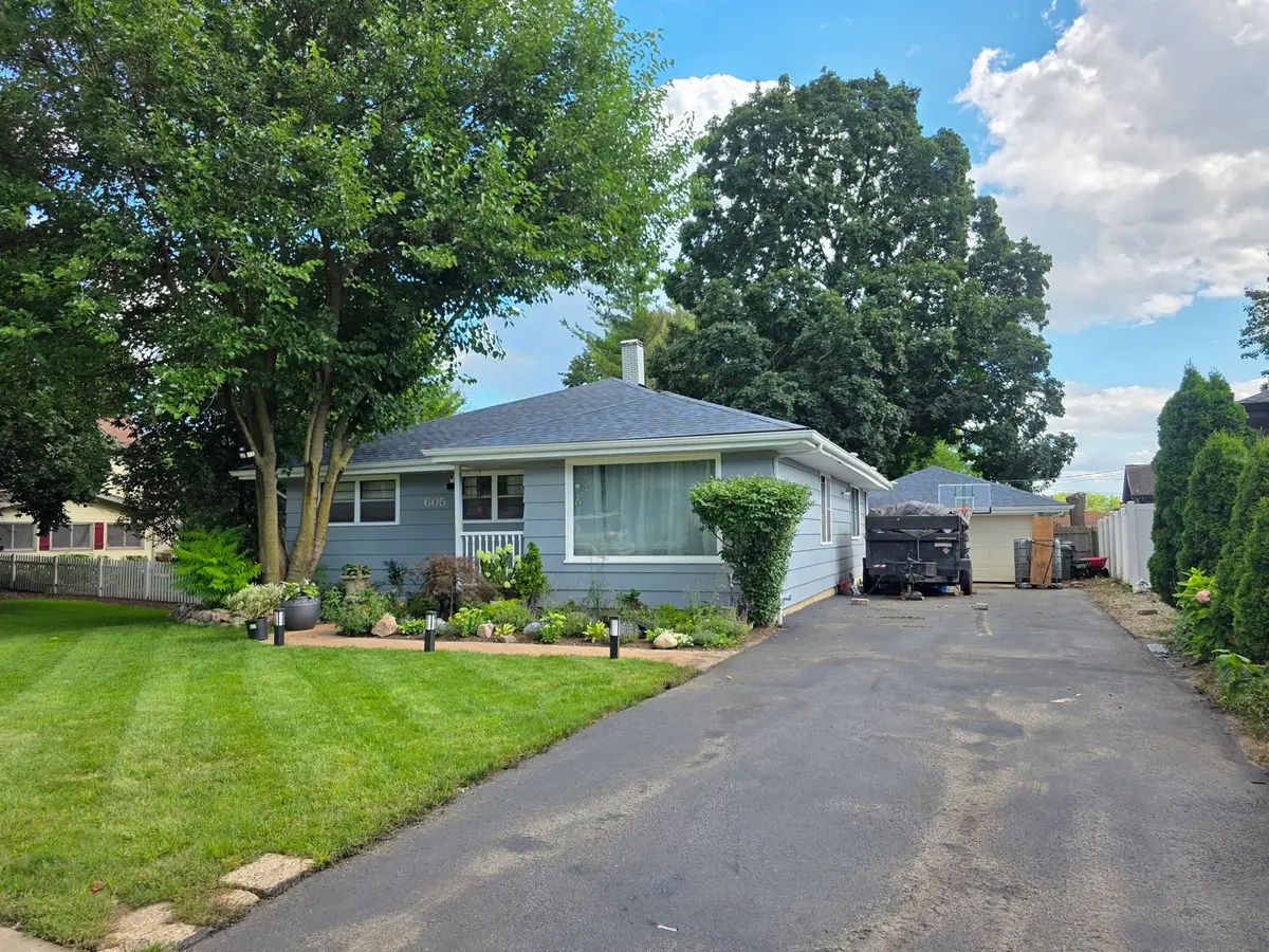 605 E Maple Avenue, Mundelein, IL 60060 - #1