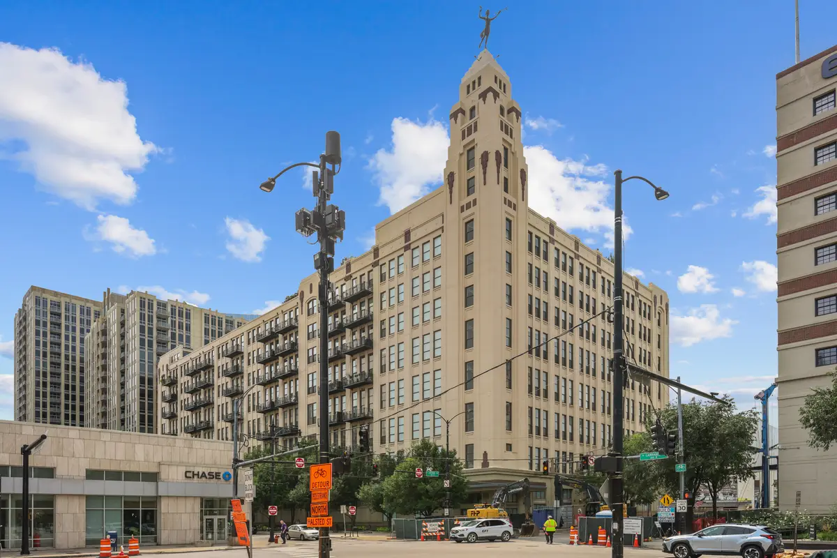 758 N Larrabee Street #425, Chicago, IL 60654 - #1