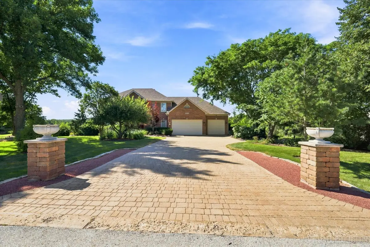 39W044 Foxwood Lane, Saint Charles, IL 60175 - #1