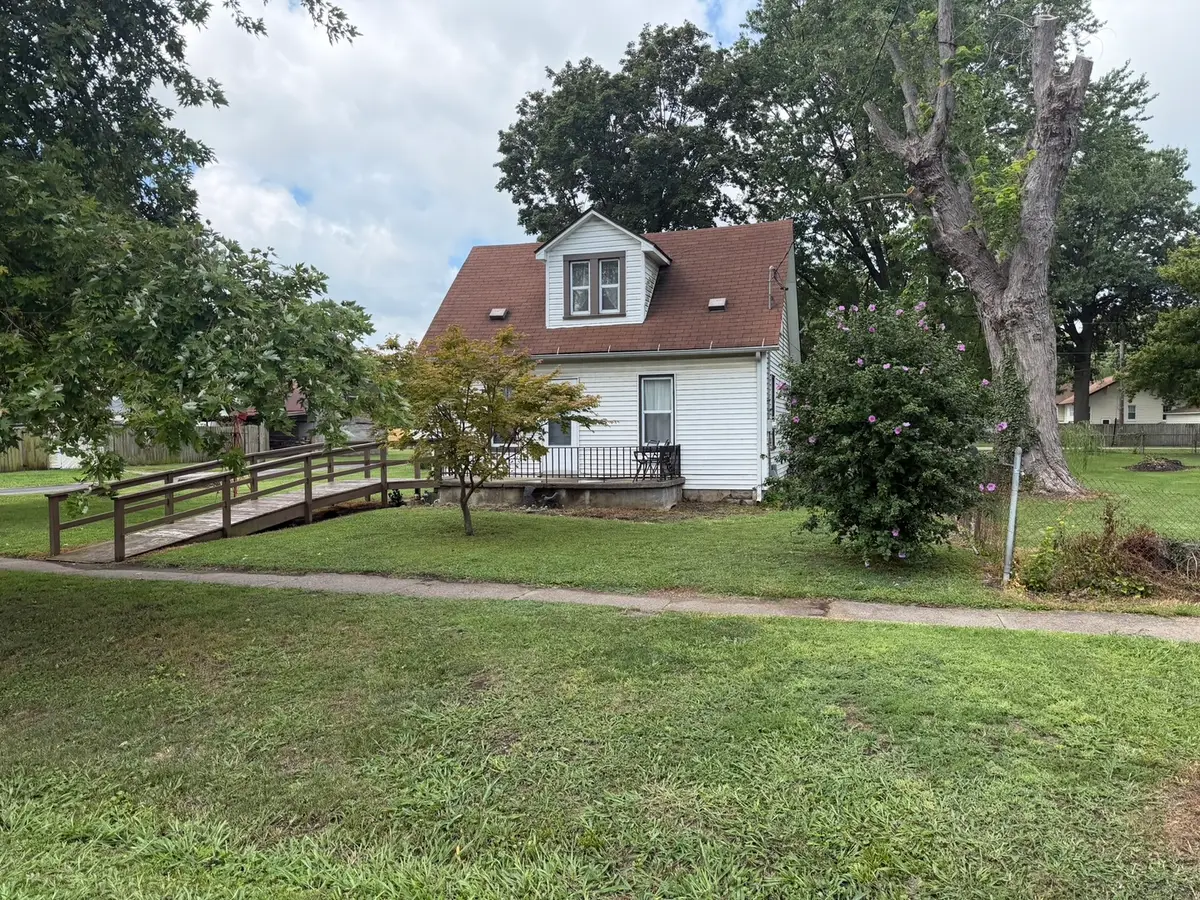 504 N Walnut Street, Centralia, IL 62801 - #1