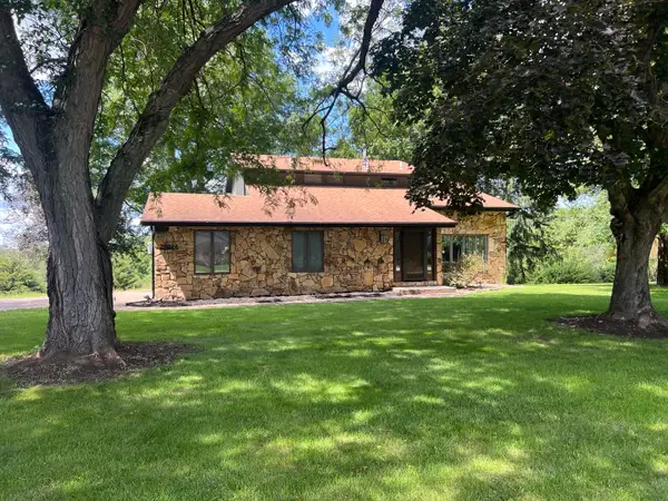 28024 230th Street, Leclaire, IA 52753