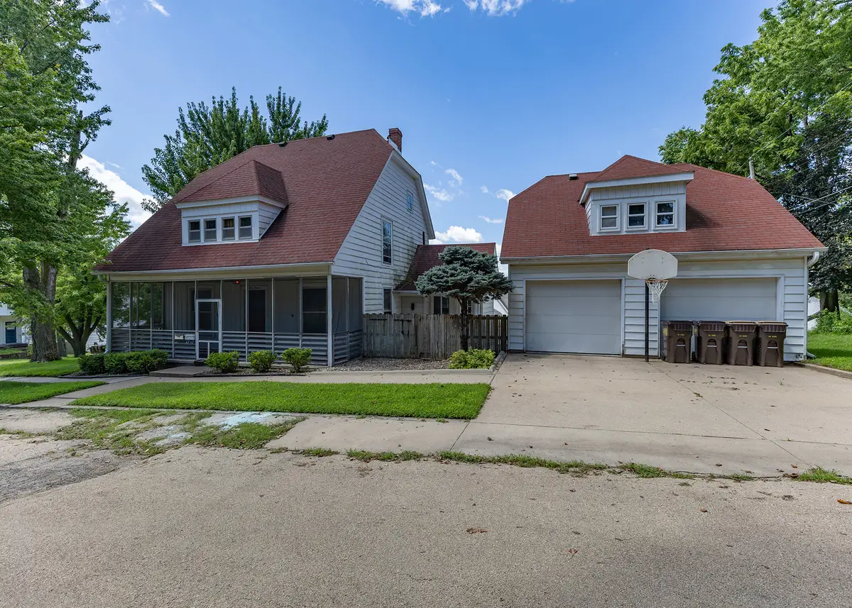 916 7th Street, Fulton, IL 61252 - #1