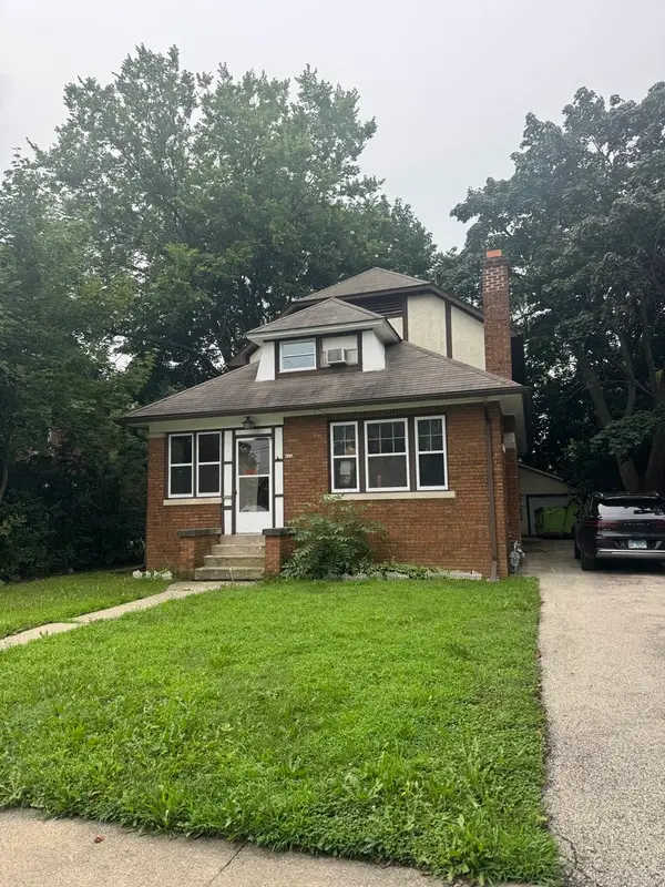 621 W Keith Avenue, Waukegan, IL 60085
