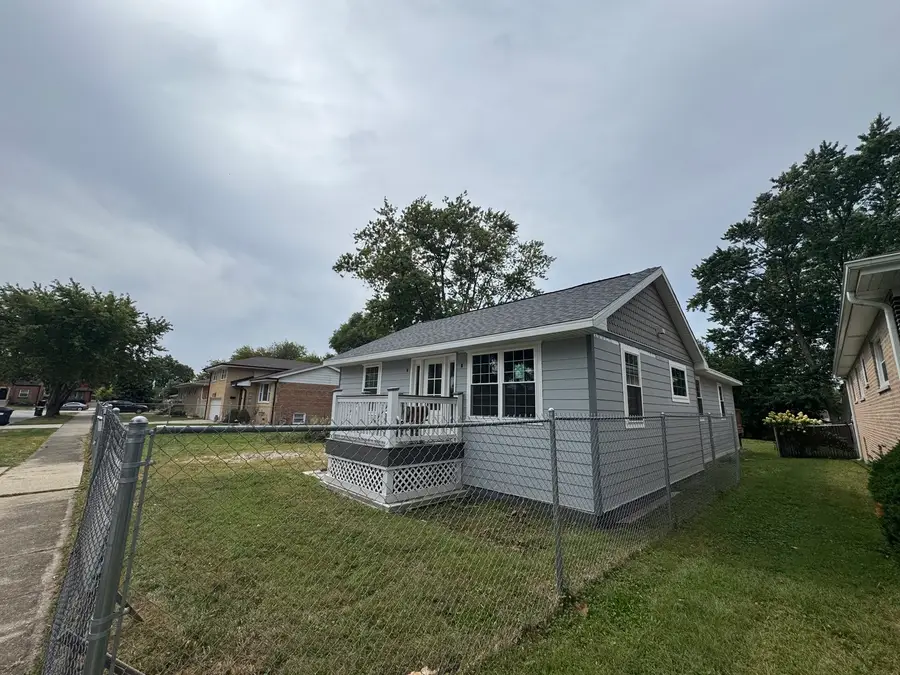 9630 S Sacramento Avenue, Evergreen Park, IL 60805 - #3