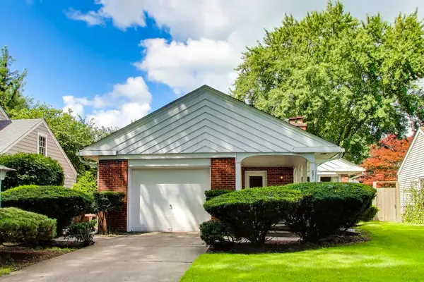 221 Ingleside Avenue, Aurora, IL 60506