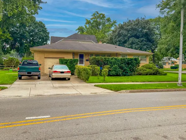 2105 E Kensington Road, Arlington Heights, IL 60004