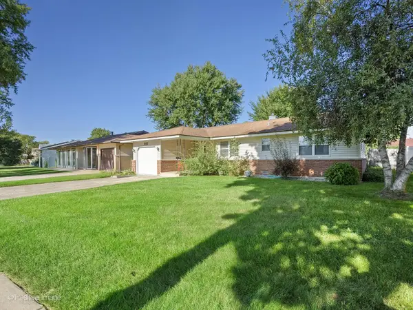6 Ridgewood Road, Elk Grove Village, IL 60007