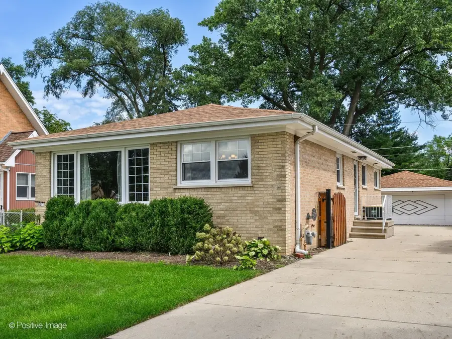 8211 Mango Avenue, Morton Grove, IL 60053 - #2