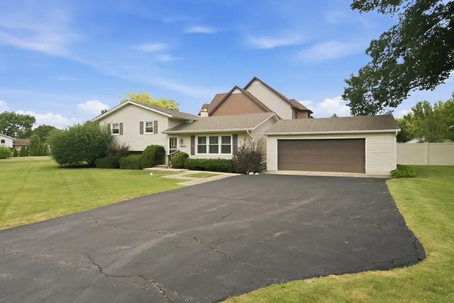 20650 N Florence Avenue, Prairie View, IL 60069 - #3
