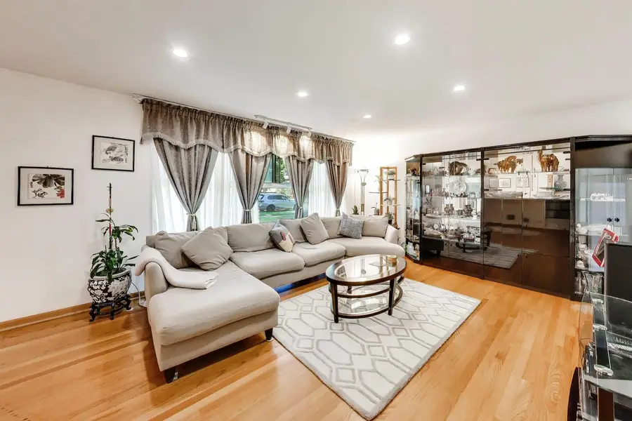 8919 Olcott Avenue, Morton Grove, IL 60053 - #3