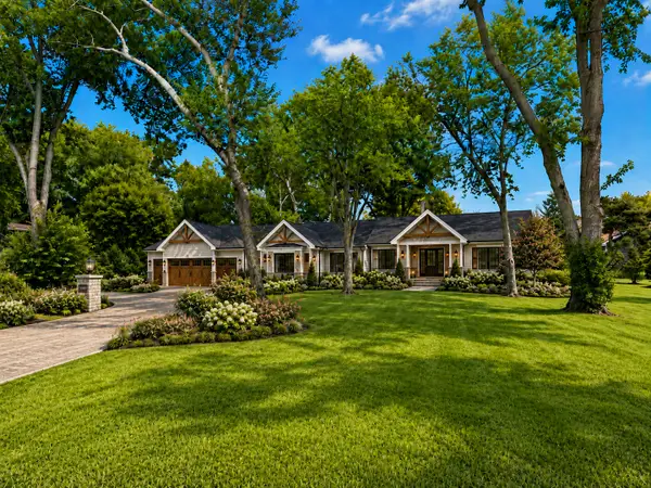 1920 Lockwood Drive, Green Oaks, IL 60048