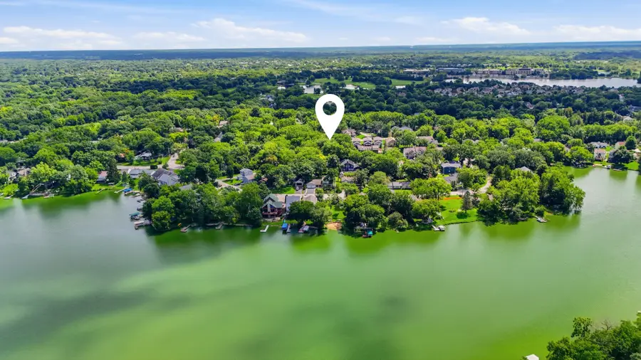 24011 N Valley Road, Lake Zurich, IL 60047 - #2