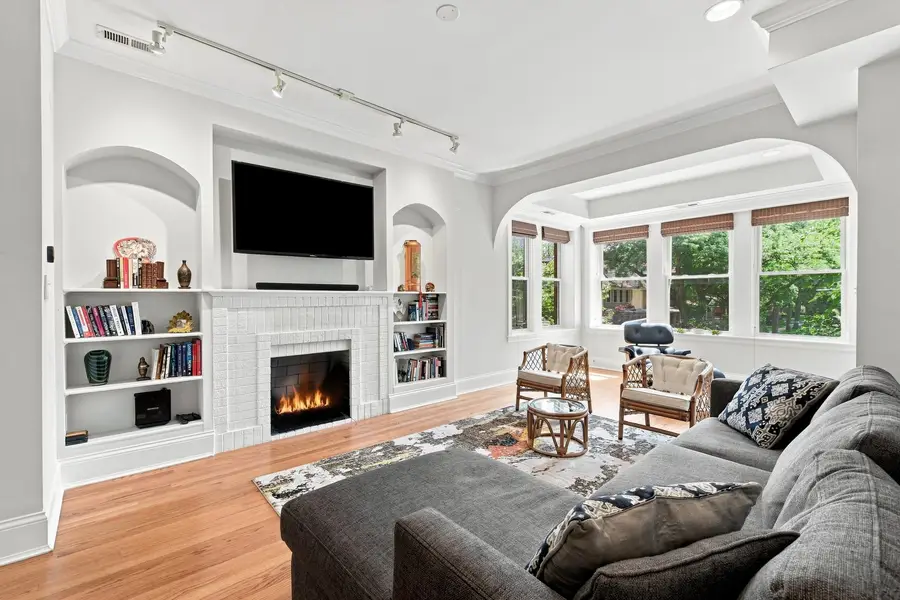 1330 W Bryn Mawr Avenue #2, Chicago, IL 60660 - #2