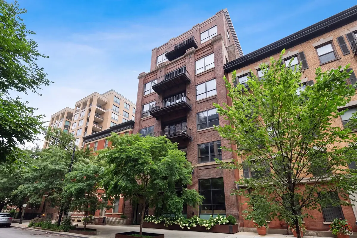 152 W Huron Street #4, Chicago, IL 60654 - #1