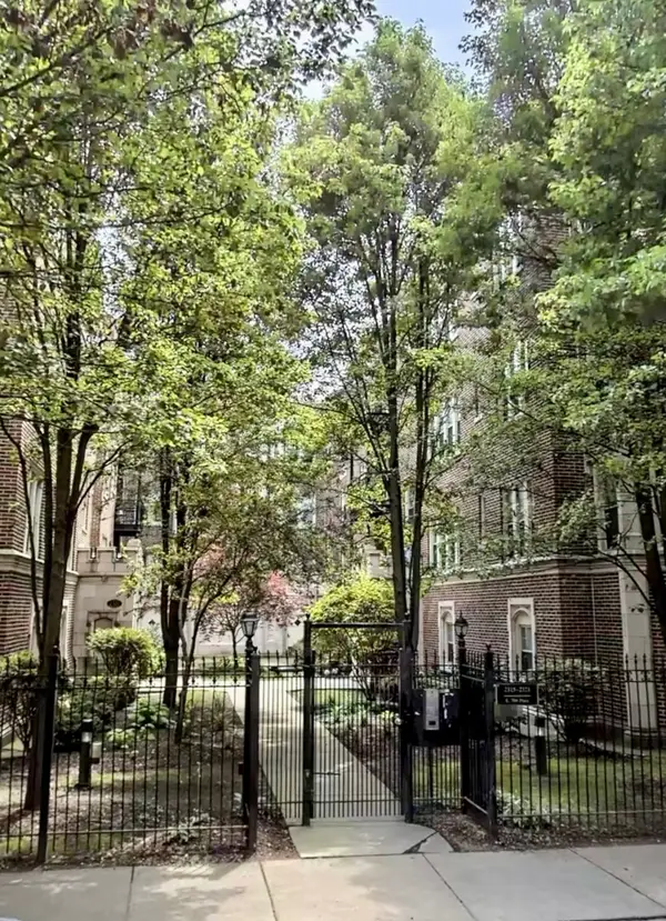 2315 E 70th Place #213, Chicago, IL 60649