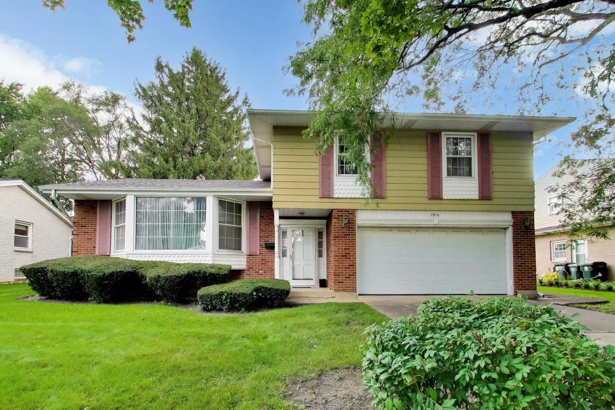 1910 E Robinhood Lane, Arlington Heights, IL 60004 - #1