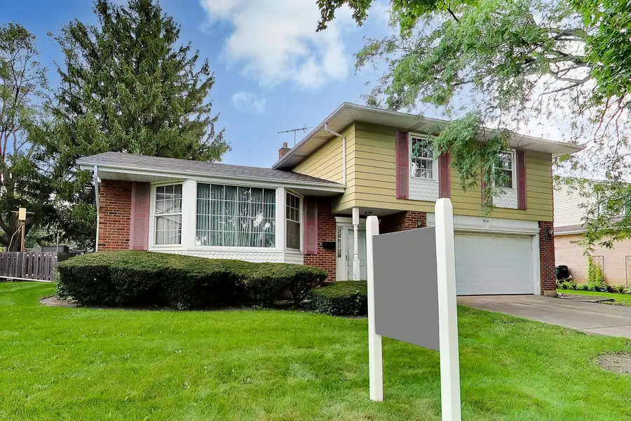 1910 E Robinhood Lane, Arlington Heights, IL 60004 - #3