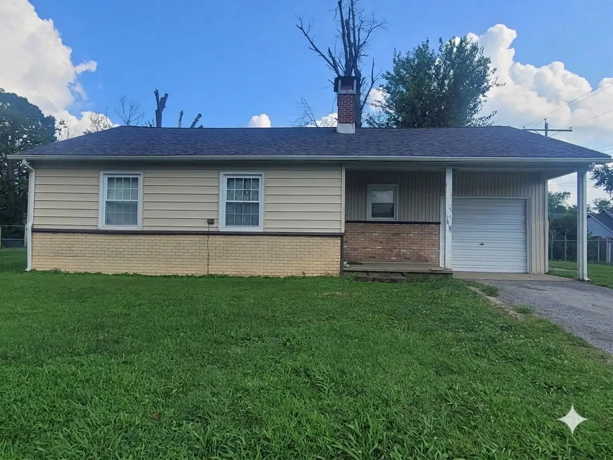 901 S Vicksburg Street, Marion, IL 62959 - #1
