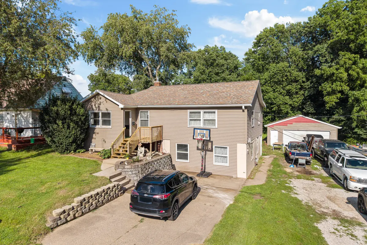 515 8th Street, Silvis, IL 61282 - #1