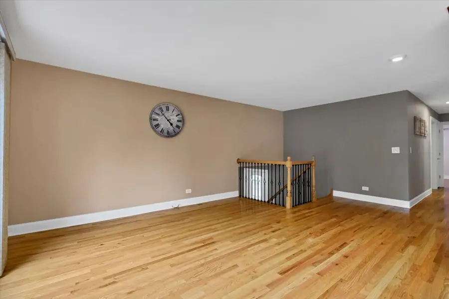 27 Spring Valley Lane, Streamwood, IL 60107 - #3