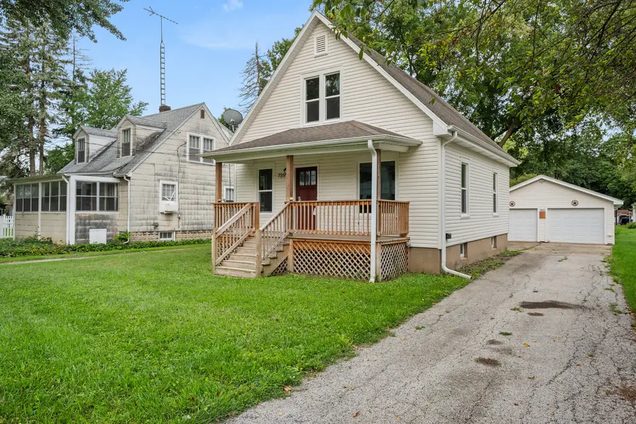 725 N 11th Street, Dekalb, IL 60115 - #2