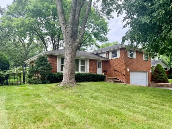 926 Valley Road, Lake Forest, IL 60045