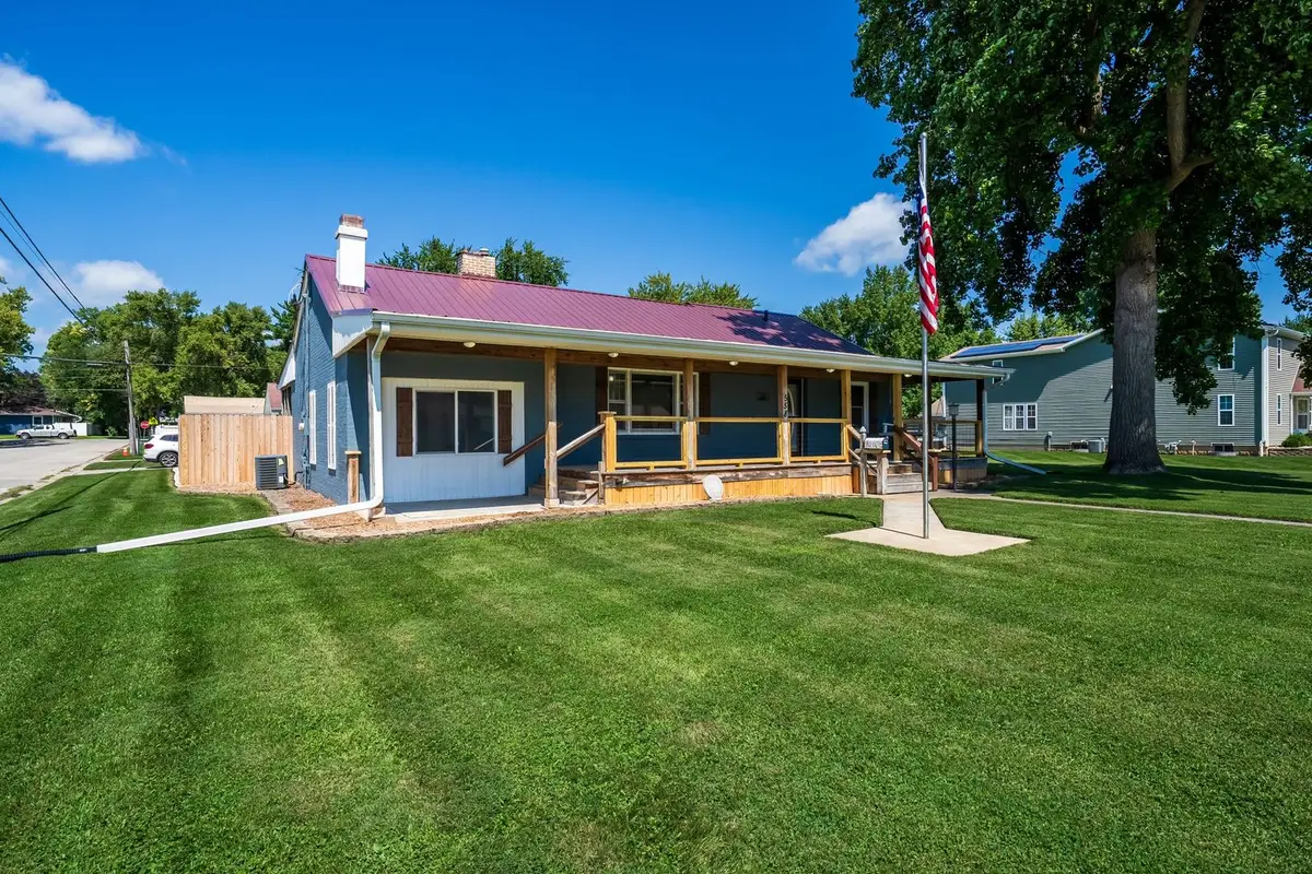 558 10th Street, Lincoln, IL 62656 - #1