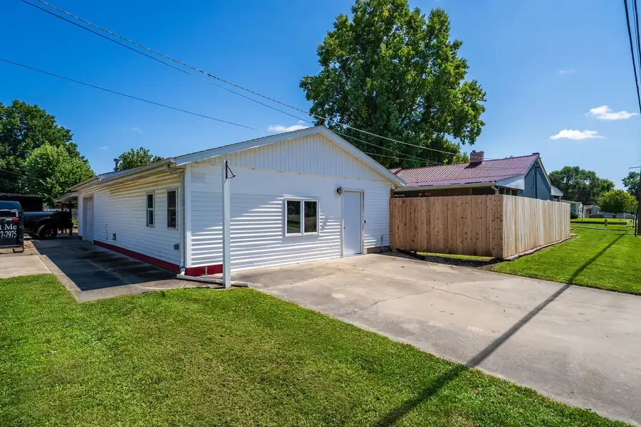 558 10th Street, Lincoln, IL 62656 - #3