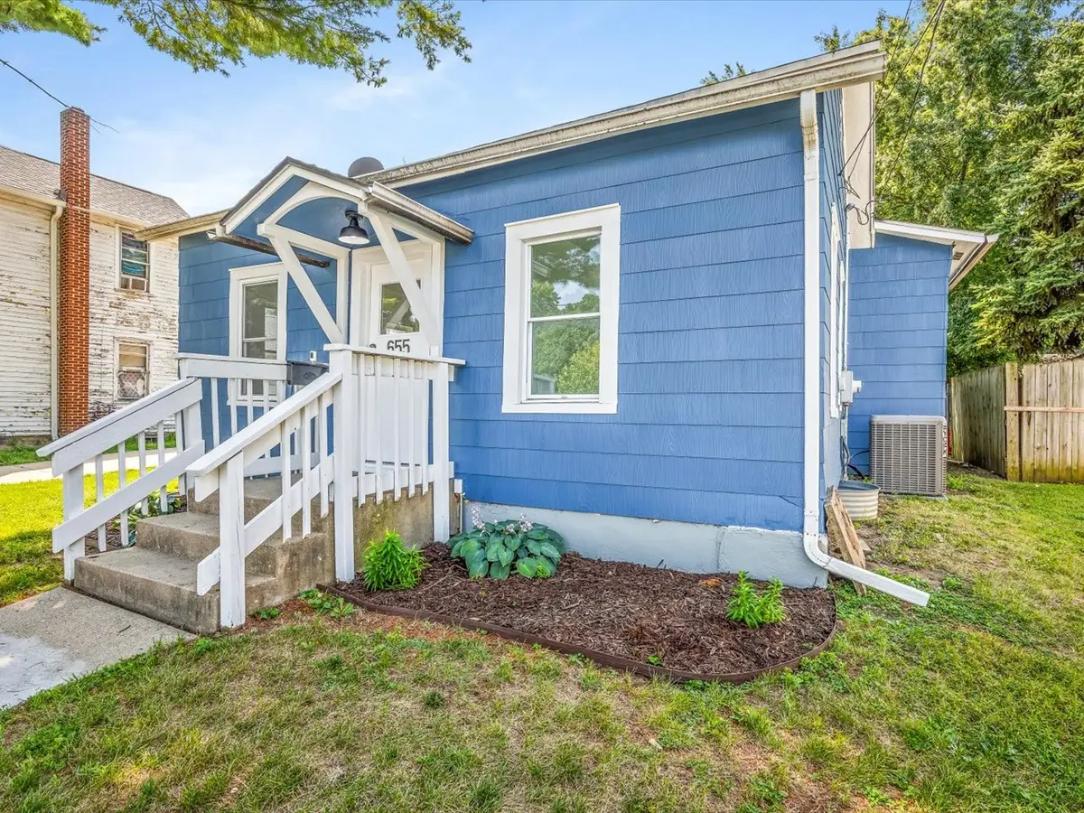 655 W Clark Street, Freeport, IL 61032 - #1