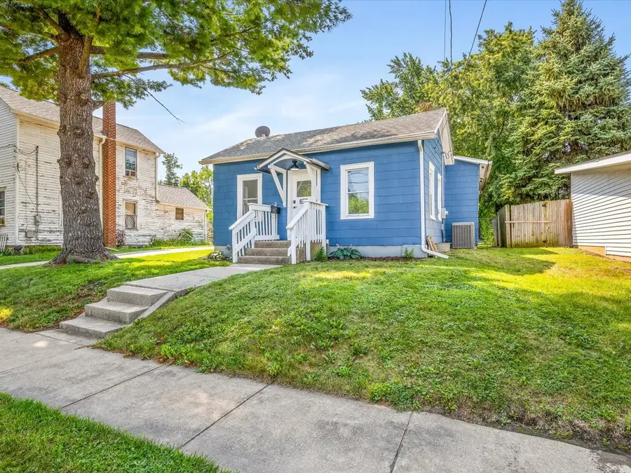 655 W Clark Street, Freeport, IL 61032 - #2