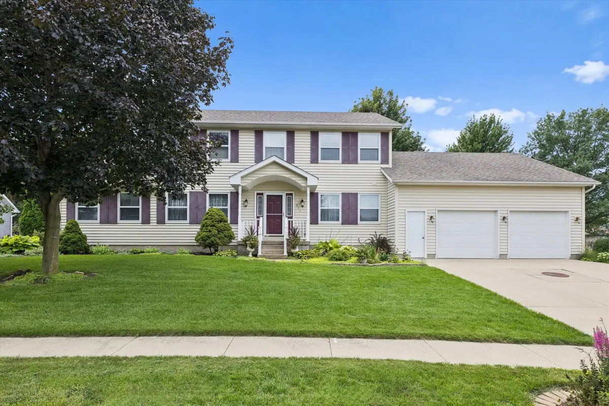 911 Pleasant Hill Drive, De Witt, IA 52742 - #1